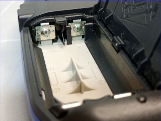 電池端子に青サビ