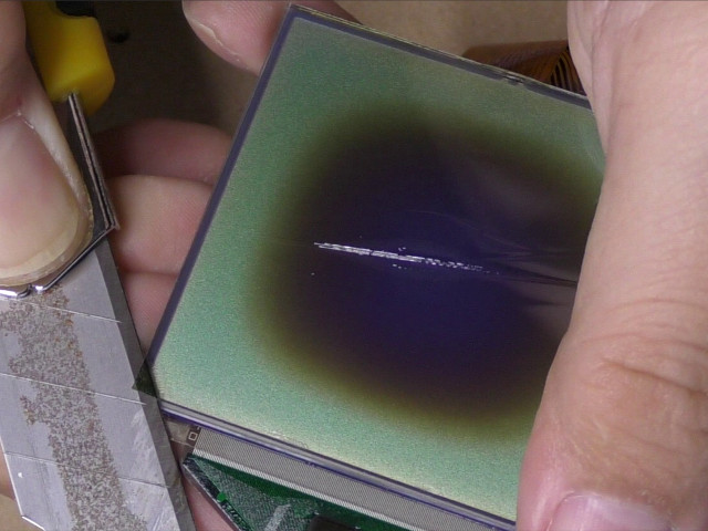 偏光板を剝がす