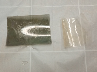 偏光板とシートと破片